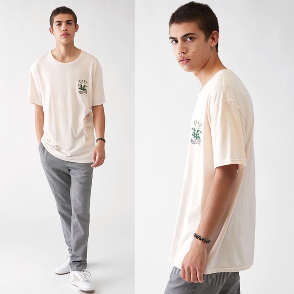 ✨HP✨ PacSun Embroidered “Reflection” Tee - Picture 2 of 4